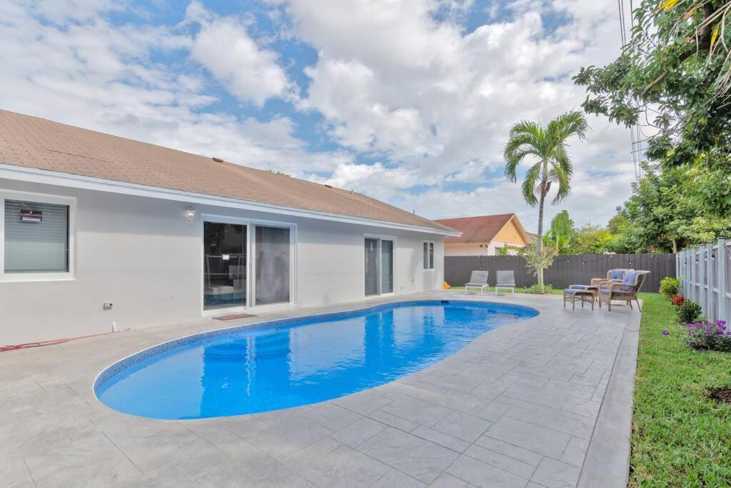 Spacious 4 Bedrooms, 2 Bathroom House With Pool Miramar Exteriör bild