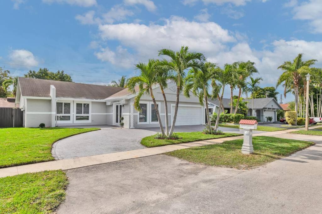 Spacious 4 Bedrooms, 2 Bathroom House With Pool Miramar Exteriör bild