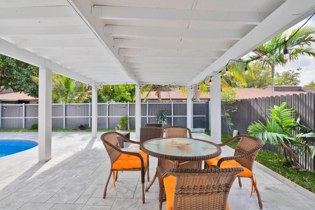 Spacious 4 Bedrooms, 2 Bathroom House With Pool Miramar Exteriör bild